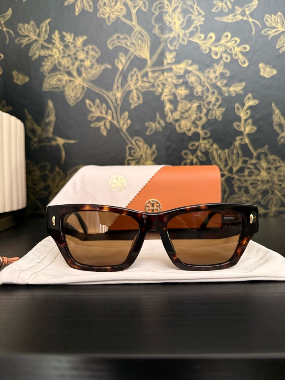 Tory Burch Tortoiseshell Rectangular Sunglasses with Polarized Lenses- LIKE NEW✨